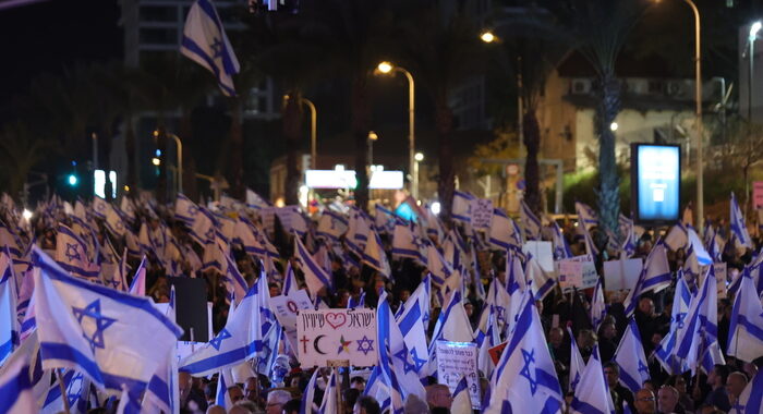 Israele, 100mila a Tel Aviv contro il governo Netanyahu