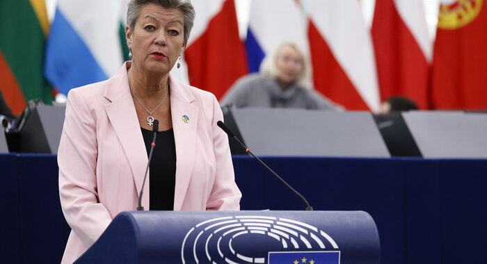 Johansson, nel 2022 in Ue oltre 900mila domande di asilo