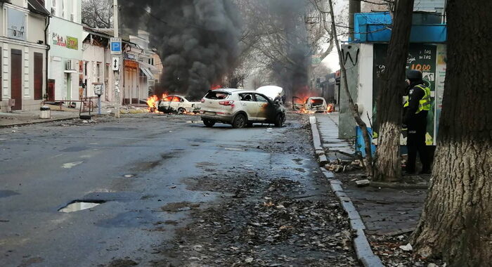 Kiev, bombe russe a Kherson, colpito anche l’ospedale