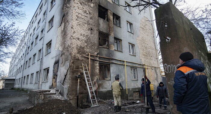 Kiev, russi hanno bombardato area Kherson 39 volte in 24 ore