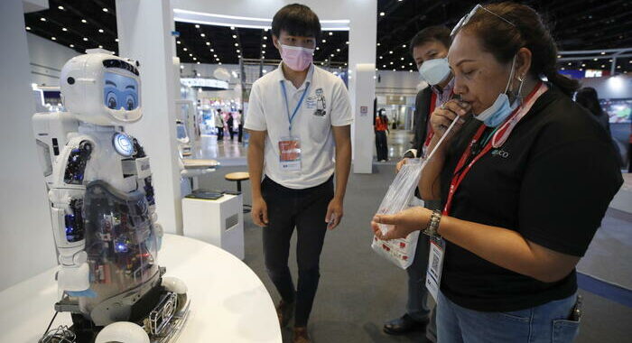 Medici bocciano il robot cinese, ma il problema sono i dati