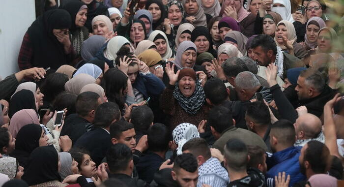 Palestinese ucciso in Cisgiordania, tentato assalto ai soldati