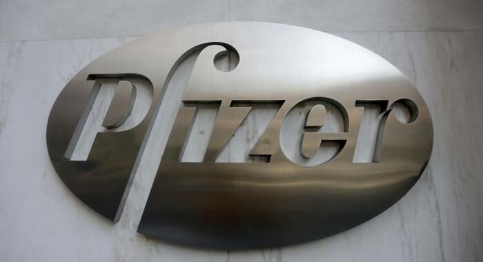 Pfizer: ricavi 2022 record oltre 100 miliardi dollari