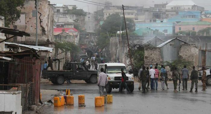 Somalia: nove morti in un doppio attentato nel centro del Paese