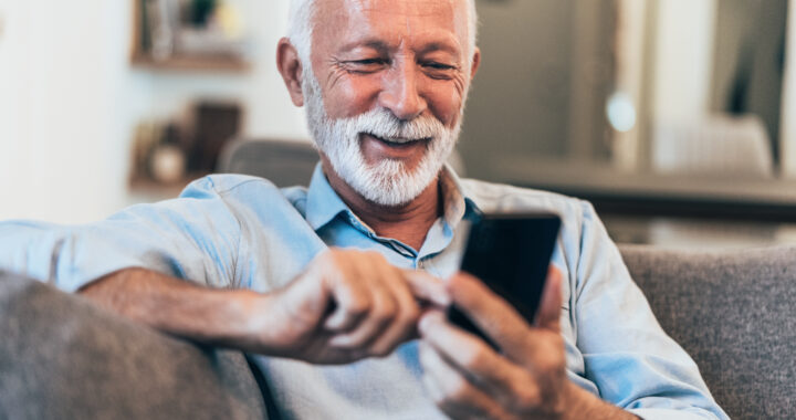 Strumenti digitali, come aiutare gli anziani ad utilizzarli quotidianamente