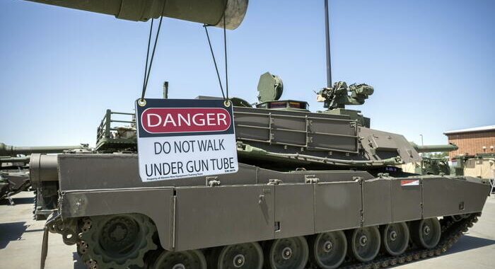 Ucraina: Cina, Usa fermino invio armi, pensino a negoziati