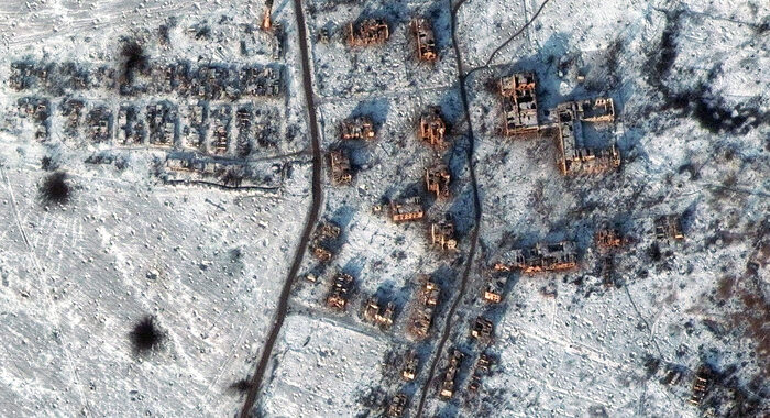 Ucraina: immagini satellitari mostrano Soledar rasa al suolo