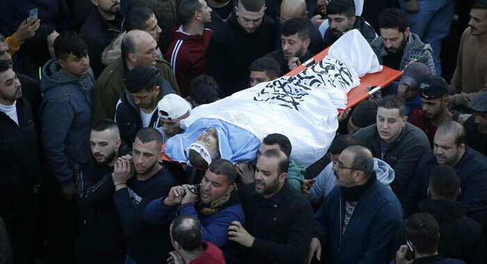 Cisgiordania: 10 palestinesi uccisi in scontri con Israele