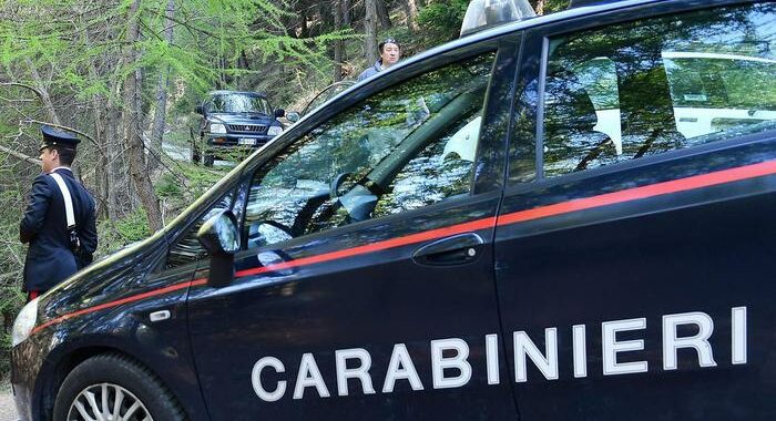 Corpo carbonizzato nel Pavese, tre arresti, due sono fratelli