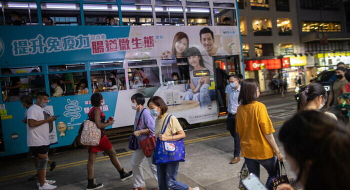 Covid: Hong Kong, stop obbligo mascherine dopo quasi 3 anni