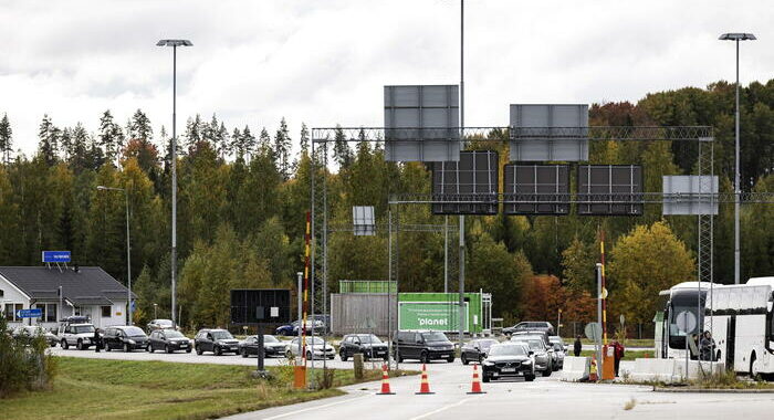 Finlandia, iniziati i lavori per il muro al confine con Russia