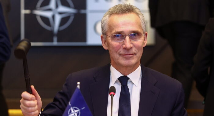 La Nato, ‘incrementeremo la produzione di munizioni per Kiev’
