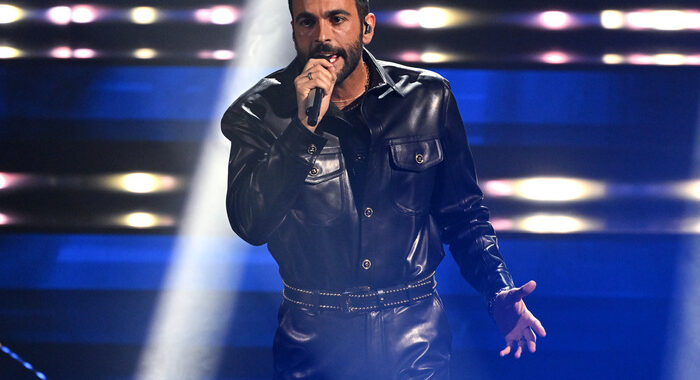 Marco Mengoni in testa a prima classifica generale