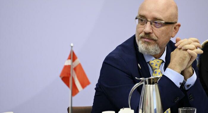 Media, Zelensky pronto a far dimettere ministro Difesa