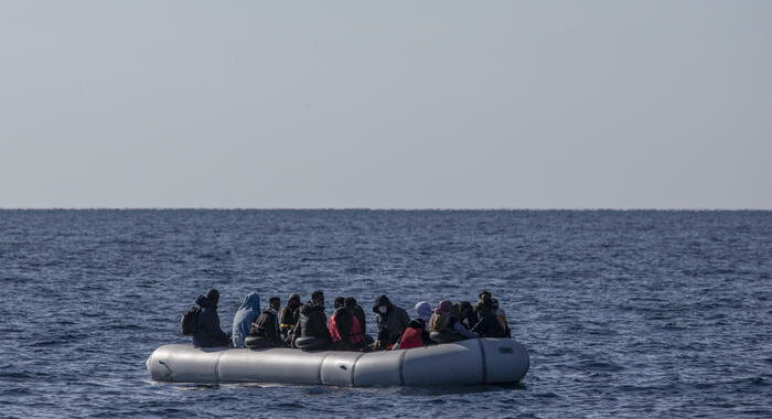 Migranti: 5 i morti in naufragio Leros, 4 bambini e una donna