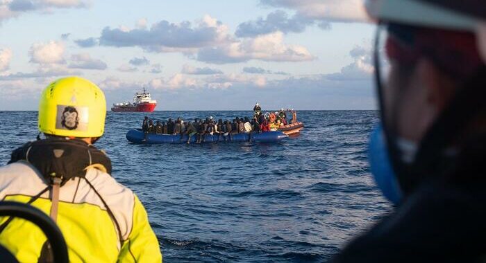 Migranti: Ocean Viking ne soccorre 84 al largo della Libia