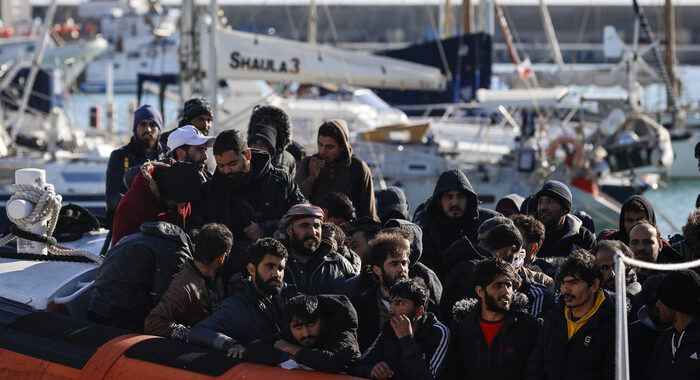 Milleproroghe: boom sbarchi migranti, 2,5 mln a Lampedusa