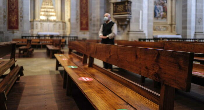 Pedofilia nella Chiesa portoghese, ‘almeno 4.815 vittime’