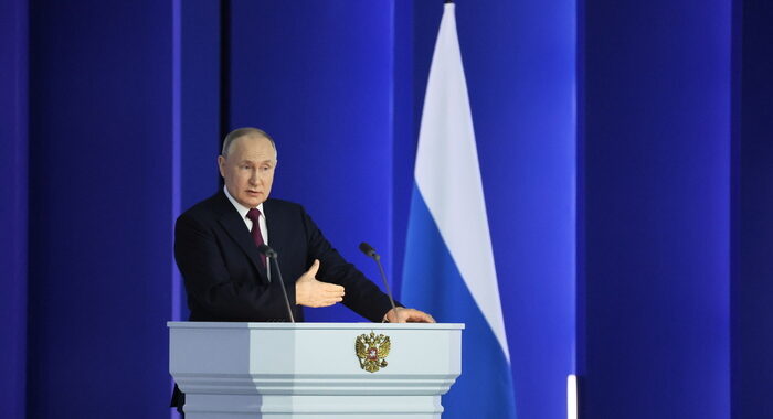 Putin, sospendiamo l’applicazione del trattato Start