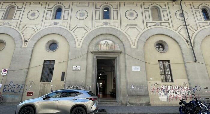 Scontri a liceo Firenze, procura indaga per violenza privata