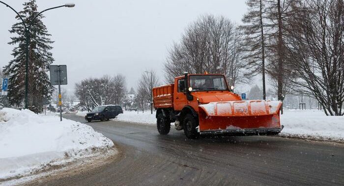 Tempesta di neve in California, ancora in 120.000 senza corrente