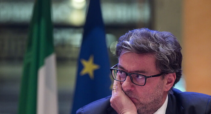 Tim: Giorgetti, studiamo i dettagli dell’offerta Kkr