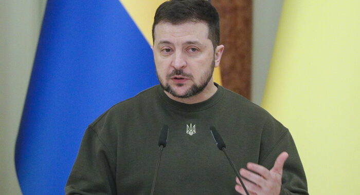 Zelensky, ‘non concederemo mai territori ucraini ai russi’
