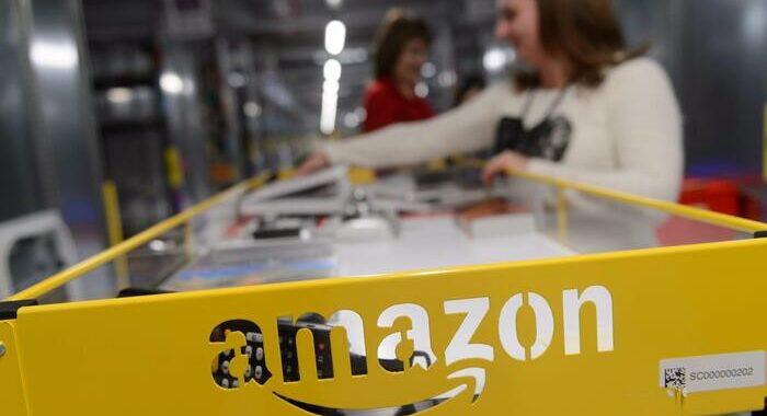 Amazon taglia altri 9.000 posti di lavoro