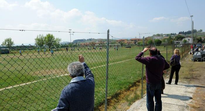 ‘Basta morti in mare’, squadra multata per striscione in campo