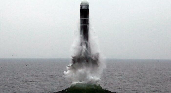 Corea del Nord lancia 2 missili da sottomarino in Mar Giappone
