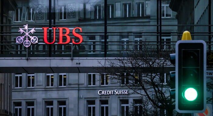 Credit Suisse spaventa l’Europa, fuga su bond e oro