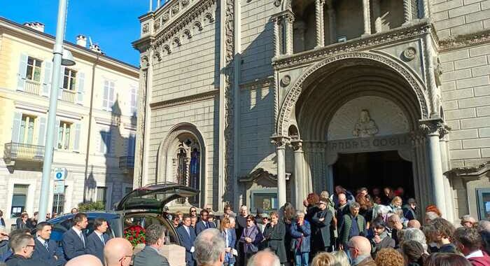 Folla a Cuneo per funerali Luca Bergia, ex dei Marlene Kuntz