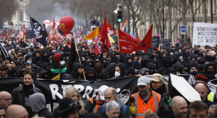 Francia: pensioni, cominciata la giornata decisiva