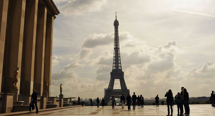 Francia: Tour Eiffel chiusa per lo sciopero