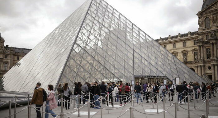 Il Louvre resta museo più visitato al mondo, secondi i Vaticani