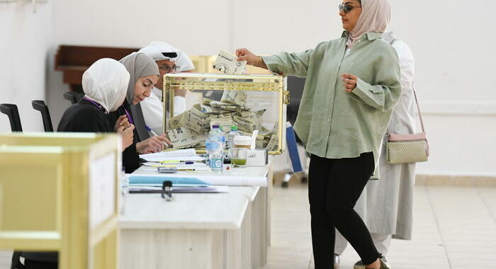 Kuwait, alta corte annulla elezioni legislative del 2022