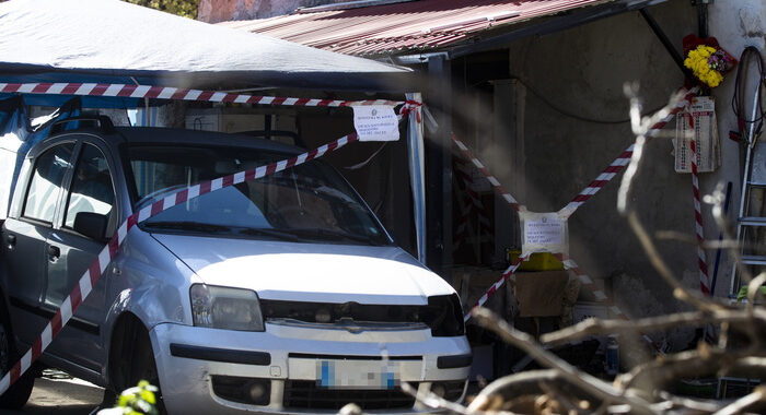 Omicidi a Roma, scoperto un arsenale con pistole e fucili