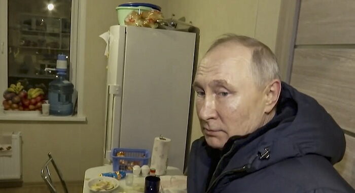 Putin, ‘reprimere i tentativi di scuotere la società’