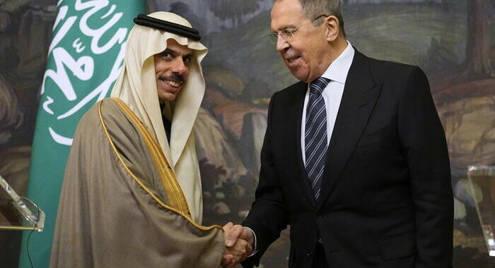 Riad, ‘rafforziamo relazioni con Mosca, pronti a mediazione’