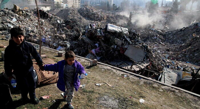 Save the Children, servono più fondi per sisma Turchia-Siria