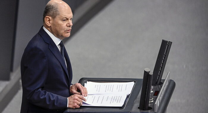 Scholz, Pechino non consegni armi alla Russia