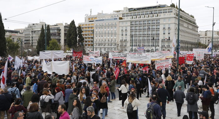 Scontri in piazza Syntagma ad Atene
