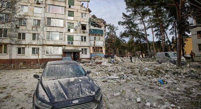 Ucraina: bombe russe nella notte, allarme in tutte le regioni