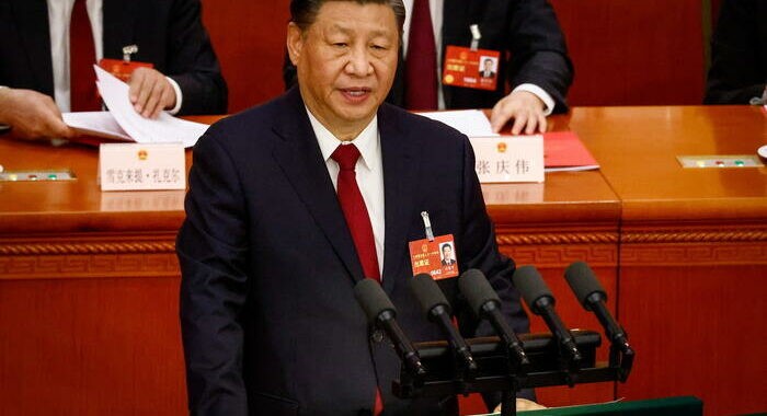 Xi, forze armate diventino una ‘Grande muraglia d’acciaio’