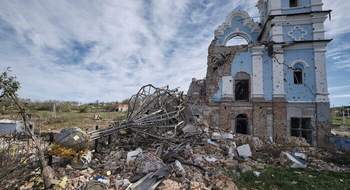 Zelensky, colpiti centinaia di edifici religiosi