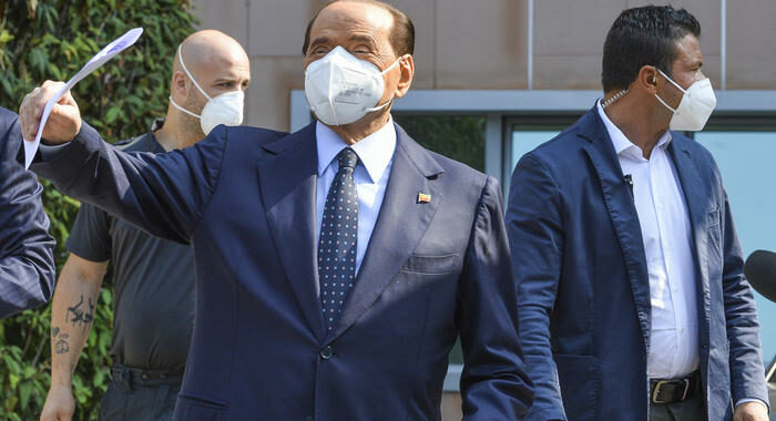 Berlusconi nuovamente ricoverato al San Raffaele