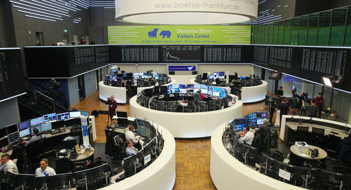 Borsa: l’Europa parte positiva, Francoforte +0,33%