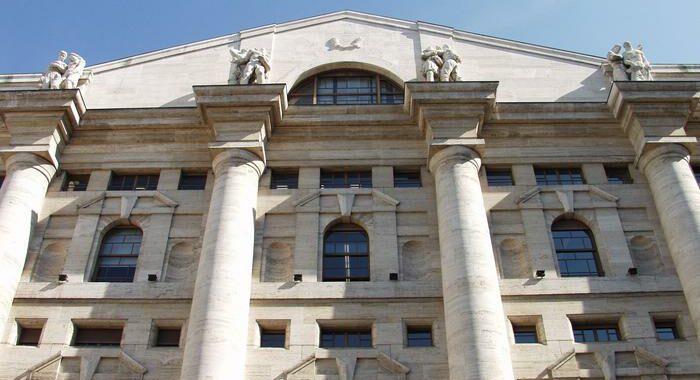 Borsa: Milano apre in deciso calo (-1,22%)