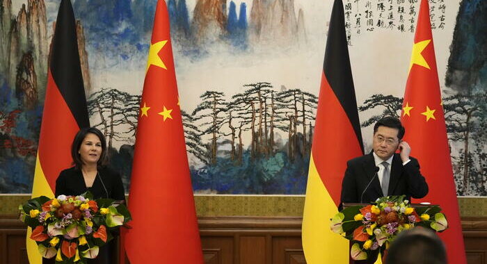 Cina, ‘non forniremo armi alle parti coinvolte in Ucraina’