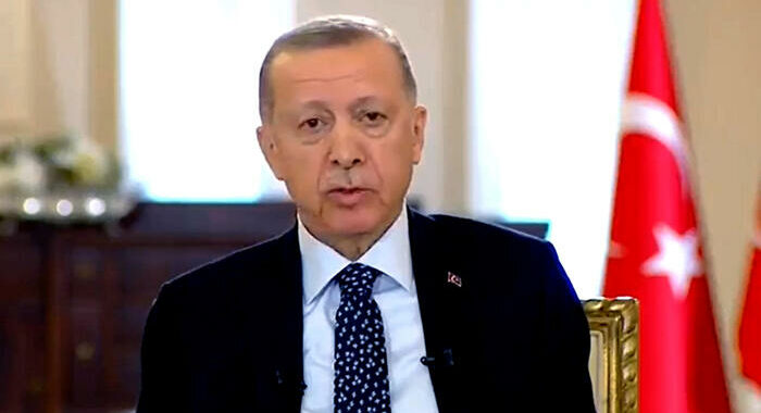 Dopo malore, Erdogan cancella anche i suoi impegni di domani